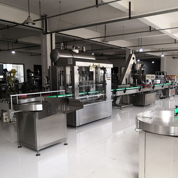 膠囊灌裝機(jī)整機(jī)展示